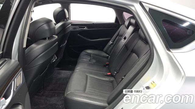 Genesis G80 2018 — photo 16