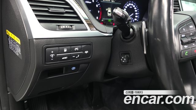 Genesis G80 2018 — photo 31