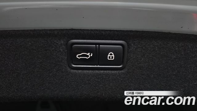 Genesis G80 2018 — photo 33