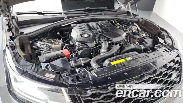 Land Rover Range Rover Velar 2018 — photo 6