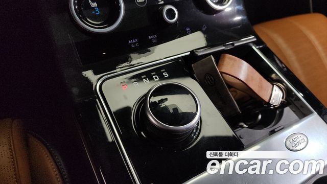 Land Rover Range Rover Velar 2018 — photo 12