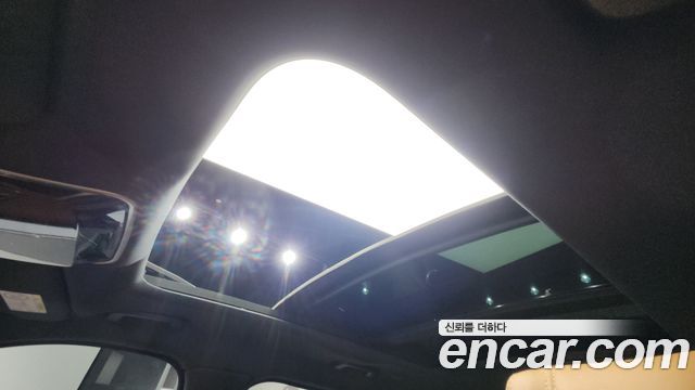 Land Rover Range Rover Velar 2018 — photo 23