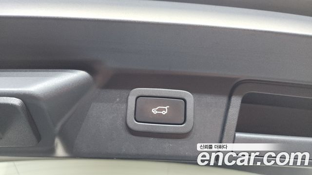 Land Rover Range Rover Velar 2018 — photo 24