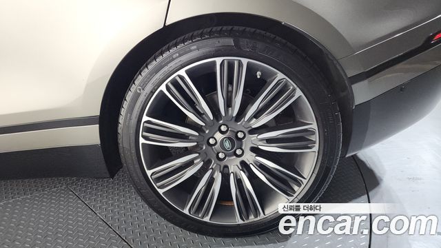 Land Rover Range Rover Velar 2018 — photo 7