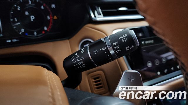 Land Rover Range Rover Velar 2018 — photo 30