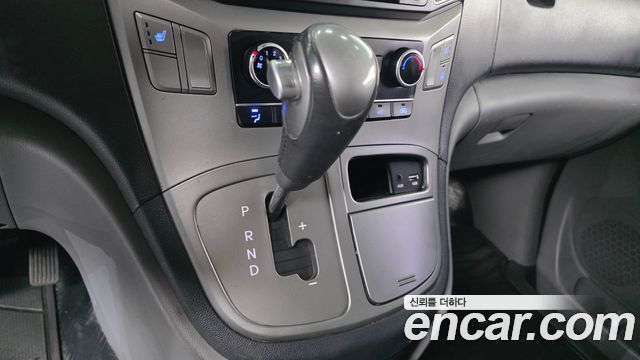 Hyundai Starex 2017 — photo 12