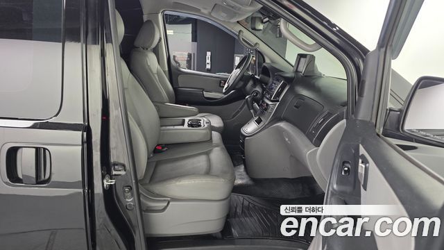 Hyundai Starex 2017 — photo 17