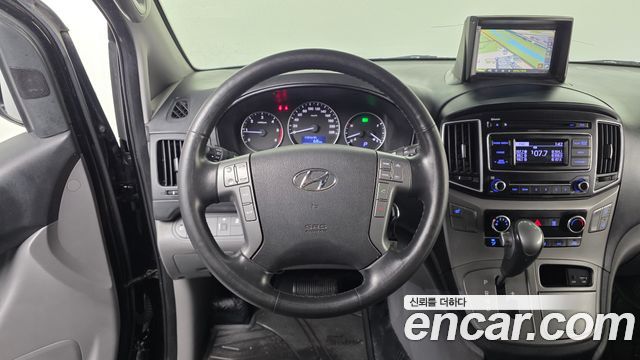 Hyundai Starex 2017 — photo 19