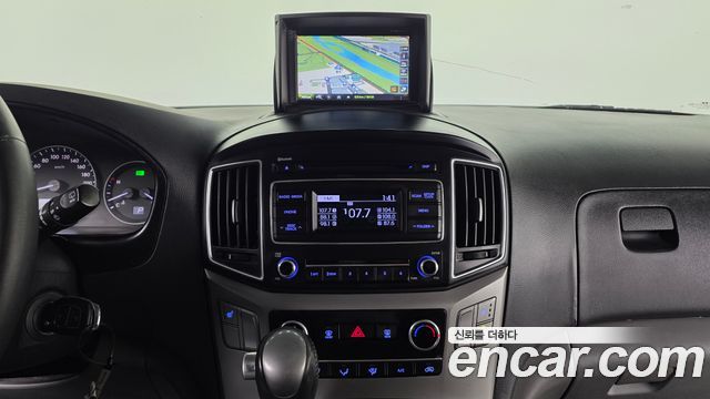 Hyundai Starex 2017 — photo 20