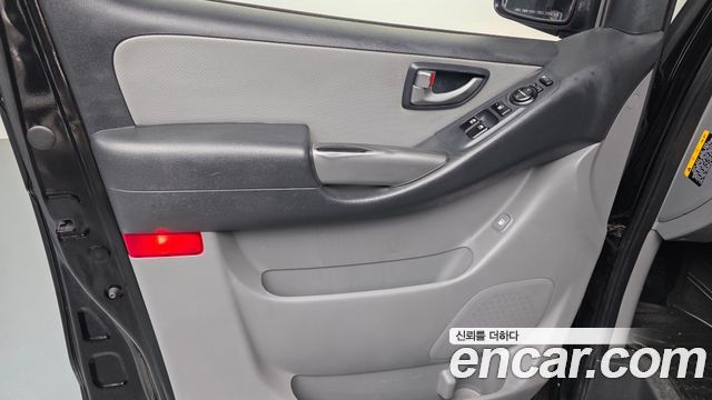 Hyundai Starex 2017 — photo 14