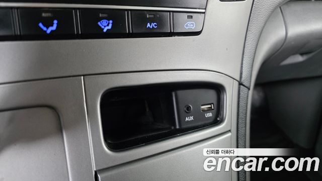 Hyundai Starex 2017 — photo 16