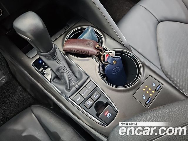 Toyota Camry 2024 — photo 9