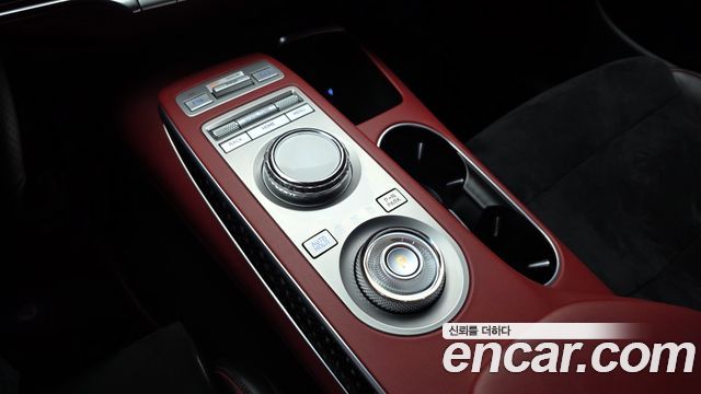 Genesis GV70 2021 — photo 12