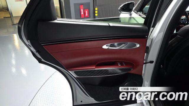 Genesis GV70 2021 — photo 15