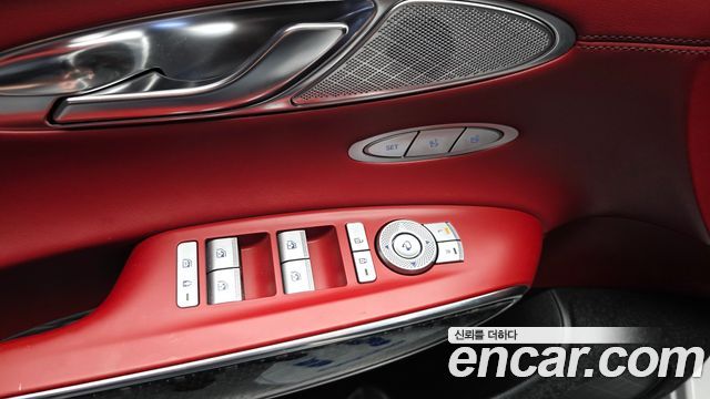 Genesis GV70 2021 — photo 31