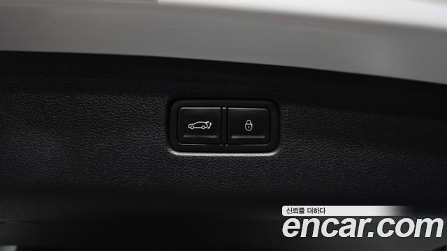 Genesis GV70 2021 — photo 32