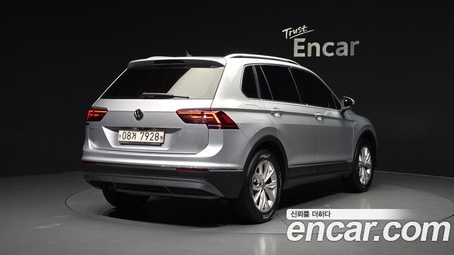 Volkswagen Tiguan 2018 — photo 2