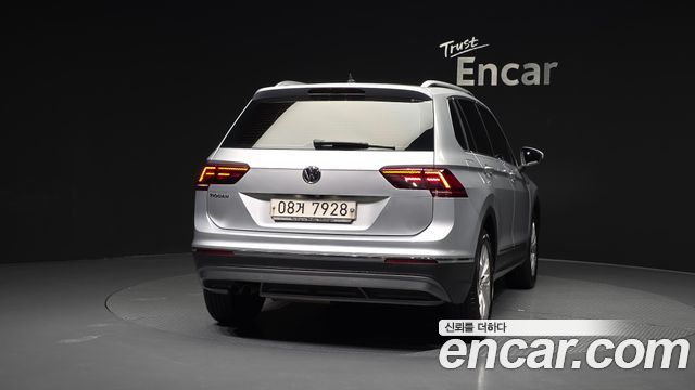 Volkswagen Tiguan 2018 — photo 4