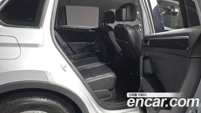 Volkswagen Tiguan 2018 — photo 12