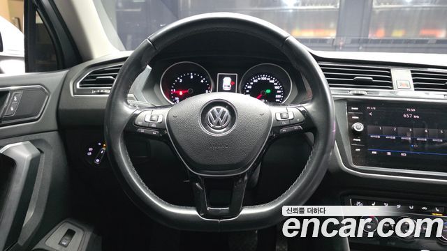 Volkswagen Tiguan 2018 — photo 13