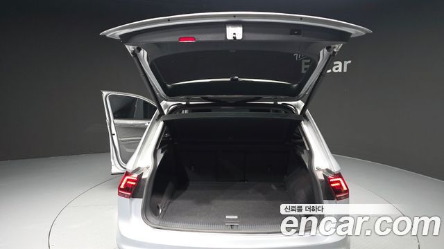 Volkswagen Tiguan 2018 — photo 20