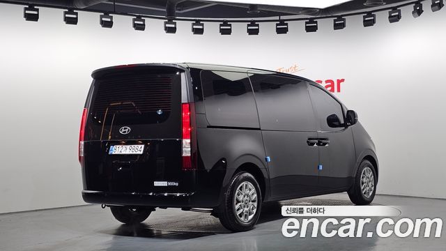 Hyundai Staria 2025 — photo 2