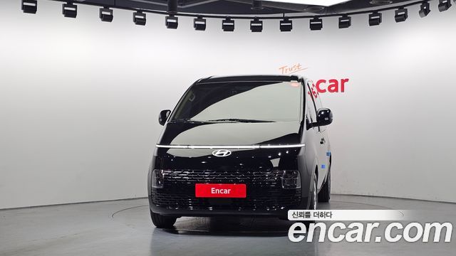 Hyundai Staria 2025 — photo 3