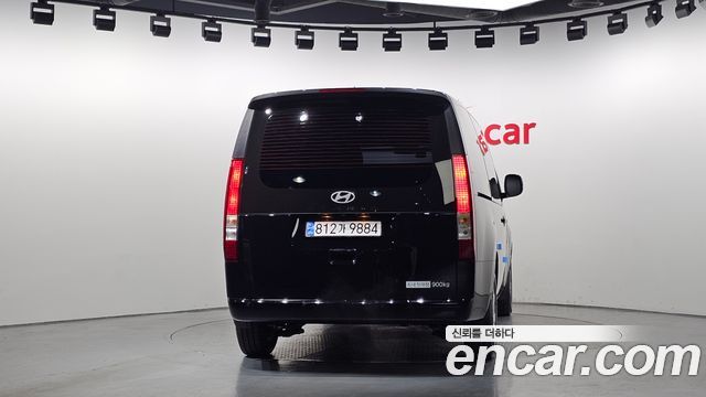 Hyundai Staria 2025 — photo 4
