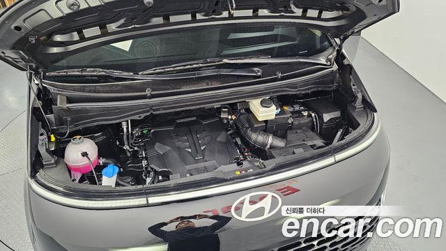 Hyundai Staria 2025 — photo 6
