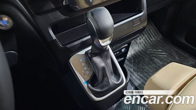 Hyundai Staria 2025 — photo 12