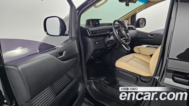 Hyundai Staria 2025 — photo 13