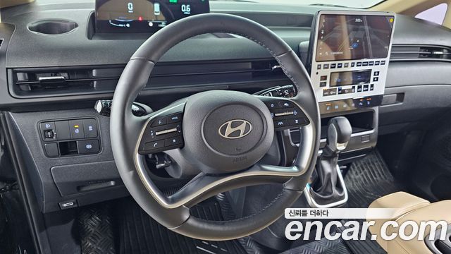 Hyundai Staria 2025 — photo 17