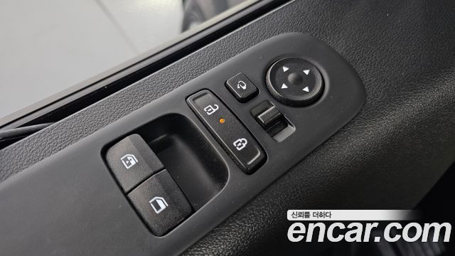 Hyundai Staria 2025 — photo 18