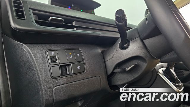Hyundai Staria 2025 — photo 19