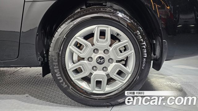 Hyundai Staria 2025 — photo 7