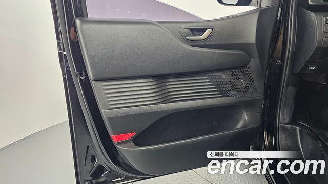Hyundai Staria 2025 — photo 14
