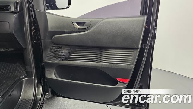 Hyundai Staria 2025 — photo 15