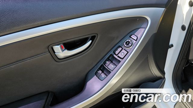 Hyundai i30 2014 — photo 17