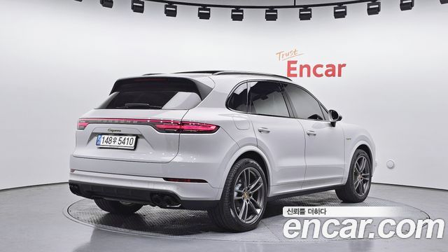 Porsche Cayenne 2023 — photo 2