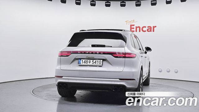 Porsche Cayenne 2023 — photo 4