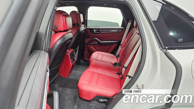 Porsche Cayenne 2023 — photo 11