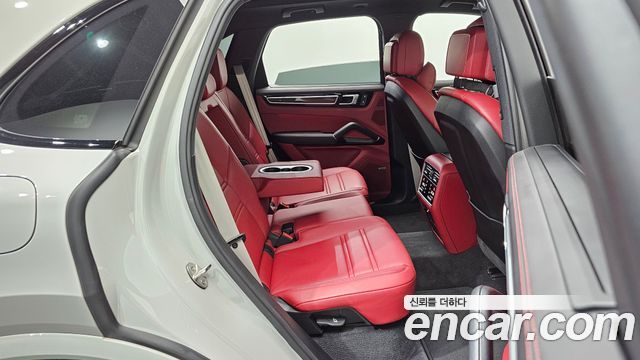 Porsche Cayenne 2023 — photo 12