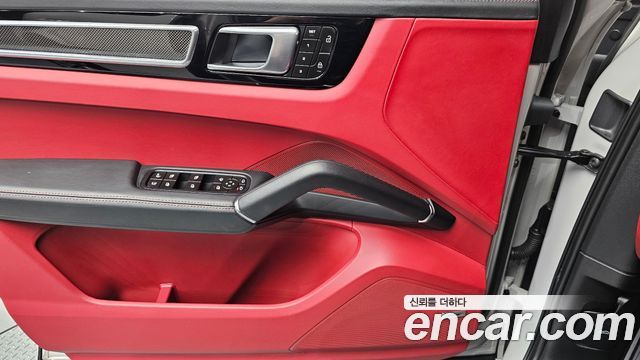 Porsche Cayenne 2023 — photo 19