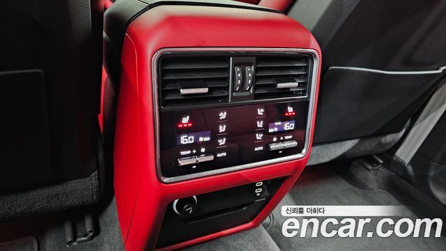 Porsche Cayenne 2023 — photo 20