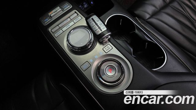 Genesis GV70 2021 — photo 12