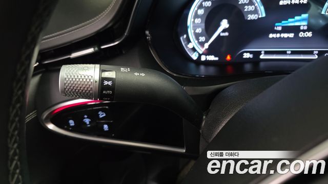 Genesis GV70 2021 — photo 30