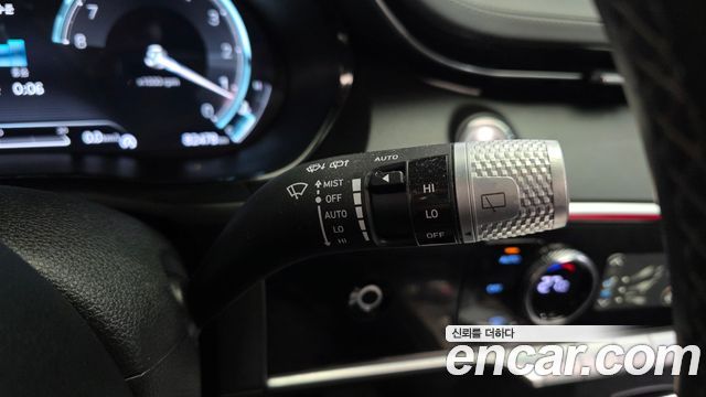 Genesis GV70 2021 — photo 31