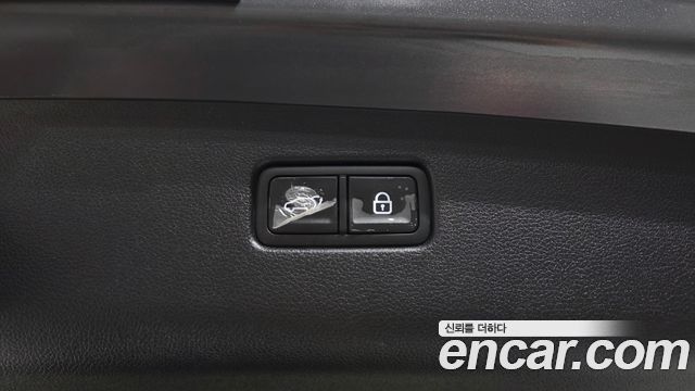 Genesis GV70 2021 — photo 35