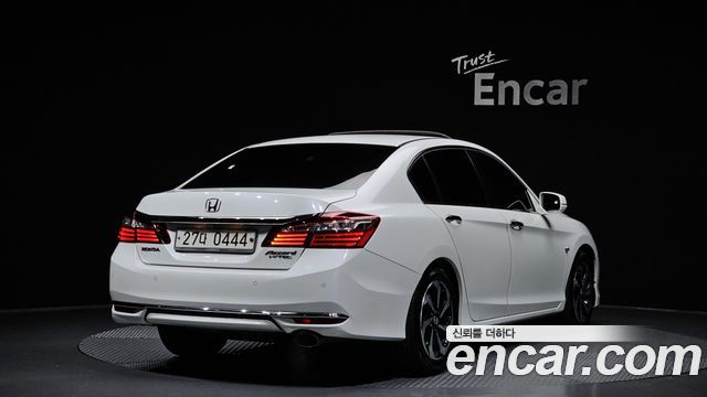 Honda Accord 2017 — photo 2