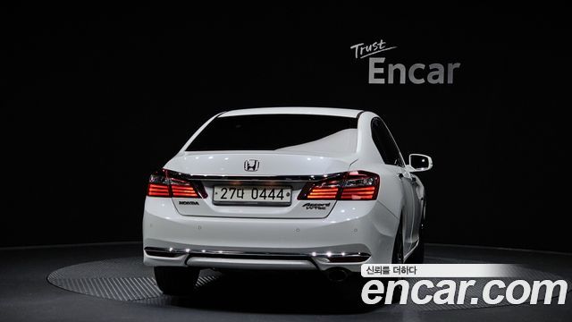 Honda Accord 2017 — photo 4